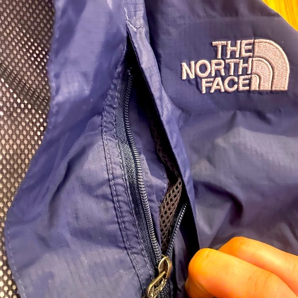 The North Face Men's Navy zip up windbreaker jacket raincoat outdoor Jacket - Picture 3 of 16